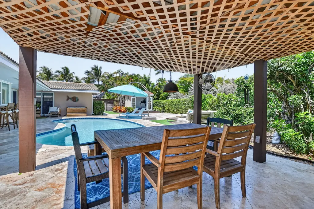 424 SW 7th Way Boca Raton FL 33486