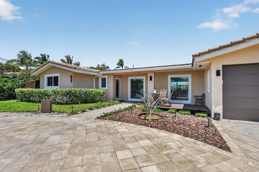 424 SW 7th Way Boca Raton FL 33486