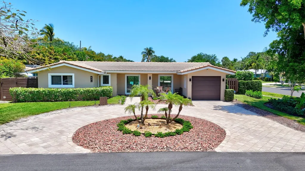 424 SW 7th Way Boca Raton FL 33486