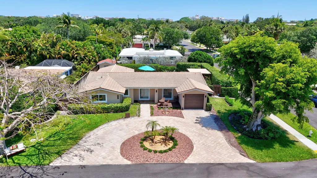 424 SW 7th Way Boca Raton FL 33486