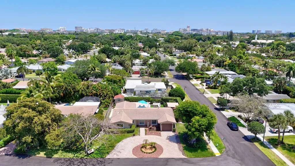 424 SW 7th Way Boca Raton FL 33486