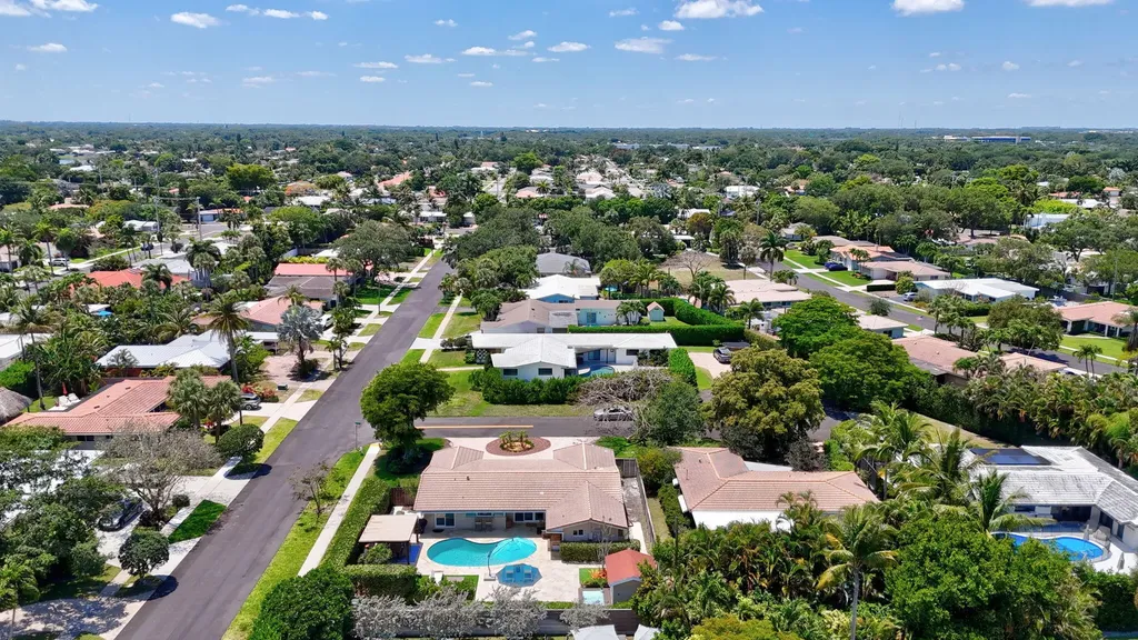 424 SW 7th Way Boca Raton FL 33486