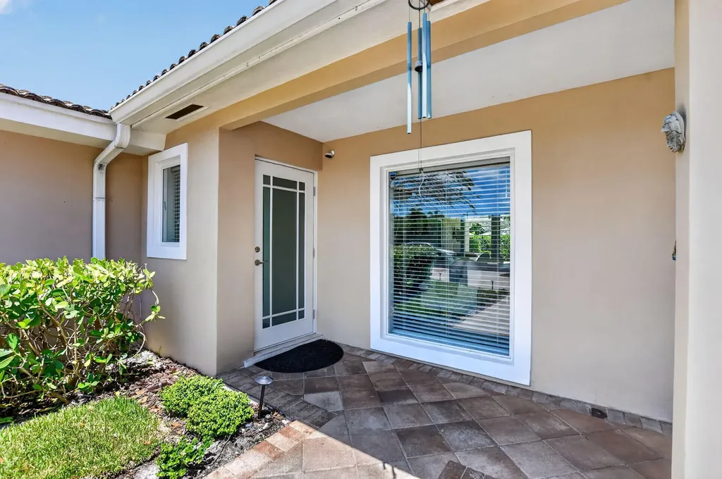 424 SW 7th Way Boca Raton FL 33486