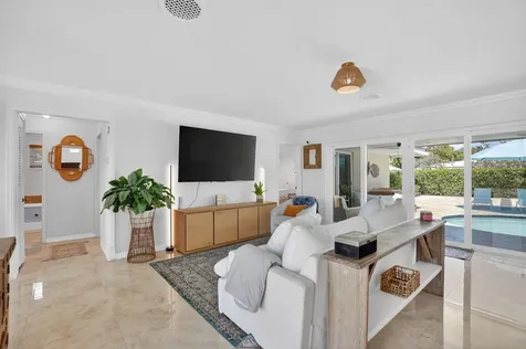 424 SW 7th Way Boca Raton FL 33486