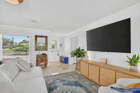 424 SW 7th Way Boca Raton FL 33486