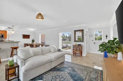 424 SW 7th Way Boca Raton FL 33486