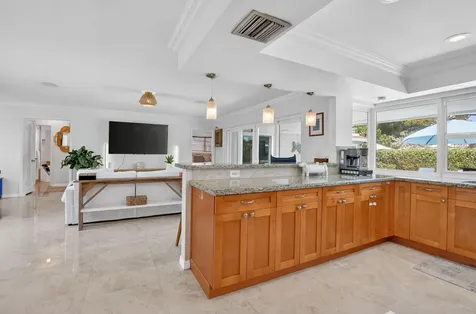 424 SW 7th Way Boca Raton FL 33486
