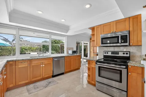 424 SW 7th Way Boca Raton FL 33486