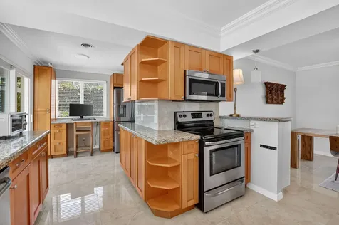 424 SW 7th Way Boca Raton FL 33486