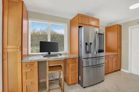 424 SW 7th Way Boca Raton FL 33486