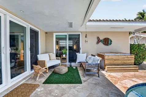424 SW 7th Way Boca Raton FL 33486