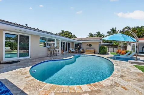 424 SW 7th Way Boca Raton FL 33486