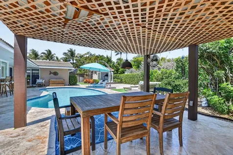 424 SW 7th Way Boca Raton FL 33486
