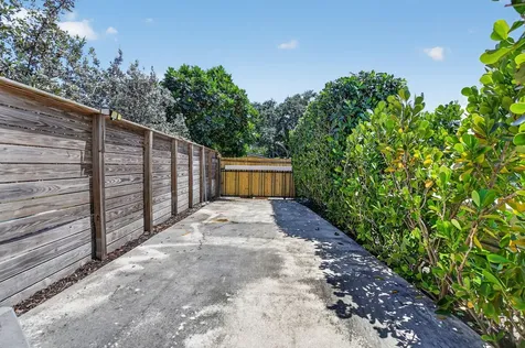 424 SW 7th Way Boca Raton FL 33486