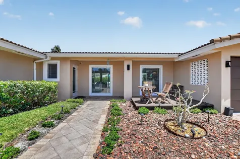 424 SW 7th Way Boca Raton FL 33486