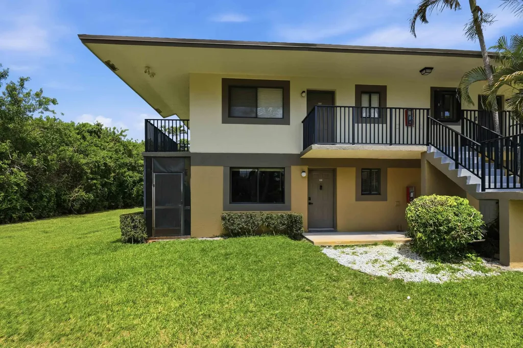 545 Trace Circle Deerfield Beach FL 33441