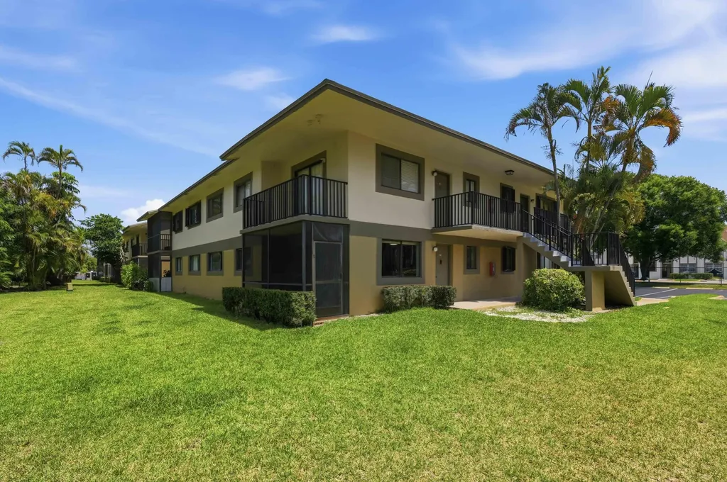 545 Trace Circle Deerfield Beach FL 33441