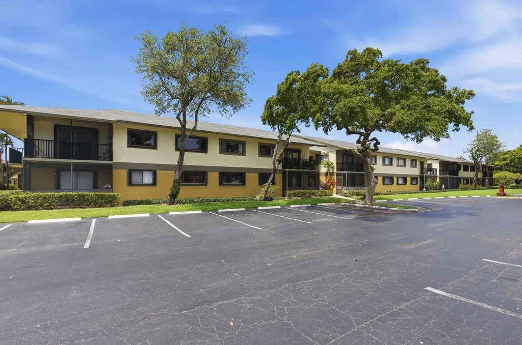 545 Trace Circle Deerfield Beach FL 33441