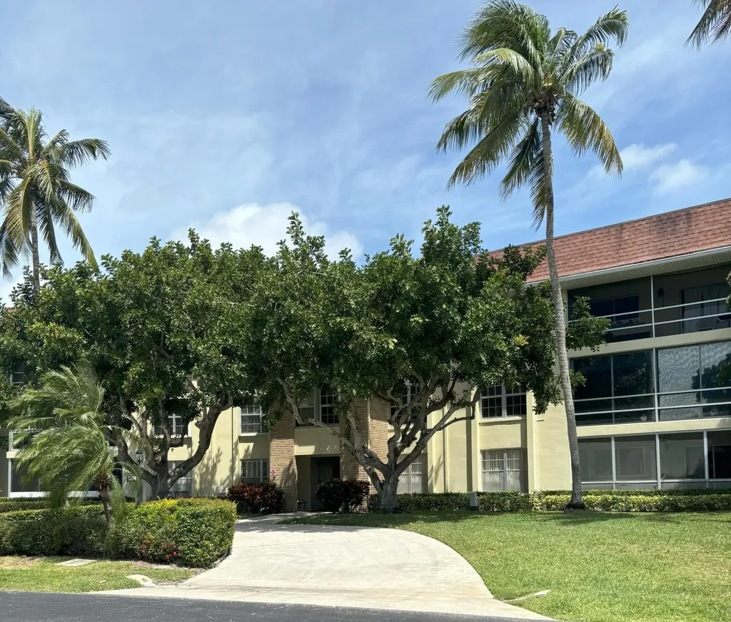 5520 Tamberlane Circle Palm Beach Gardens FL 33418