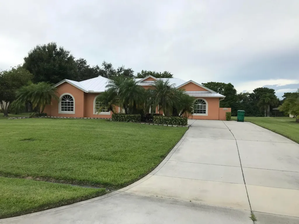 2225 SE 9th Avenue Okeechobee FL 34974