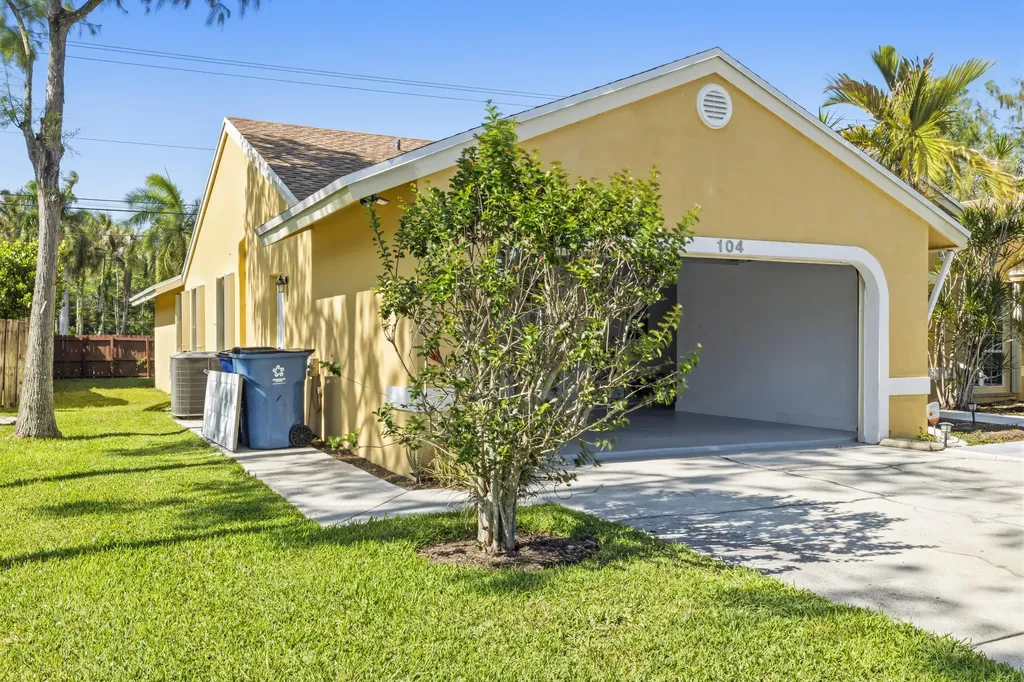 104 Oxford Court Royal Palm Beach FL 33411