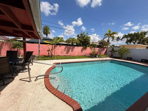 743 W 55th Place Hialeah FL 33012