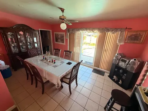 743 W 55th Place Hialeah FL 33012