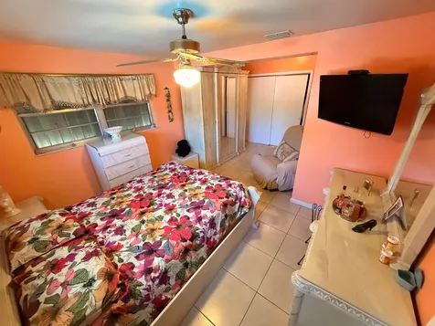 743 W 55th Place Hialeah FL 33012