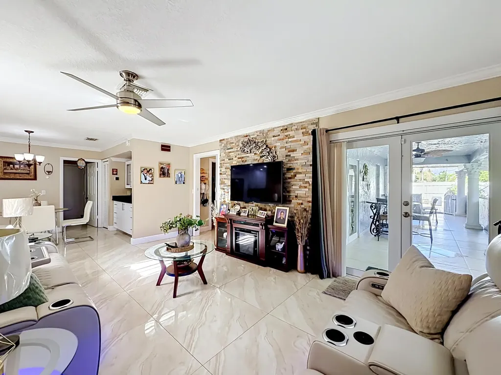 3119 Indian Trail Lake Worth FL 33462
