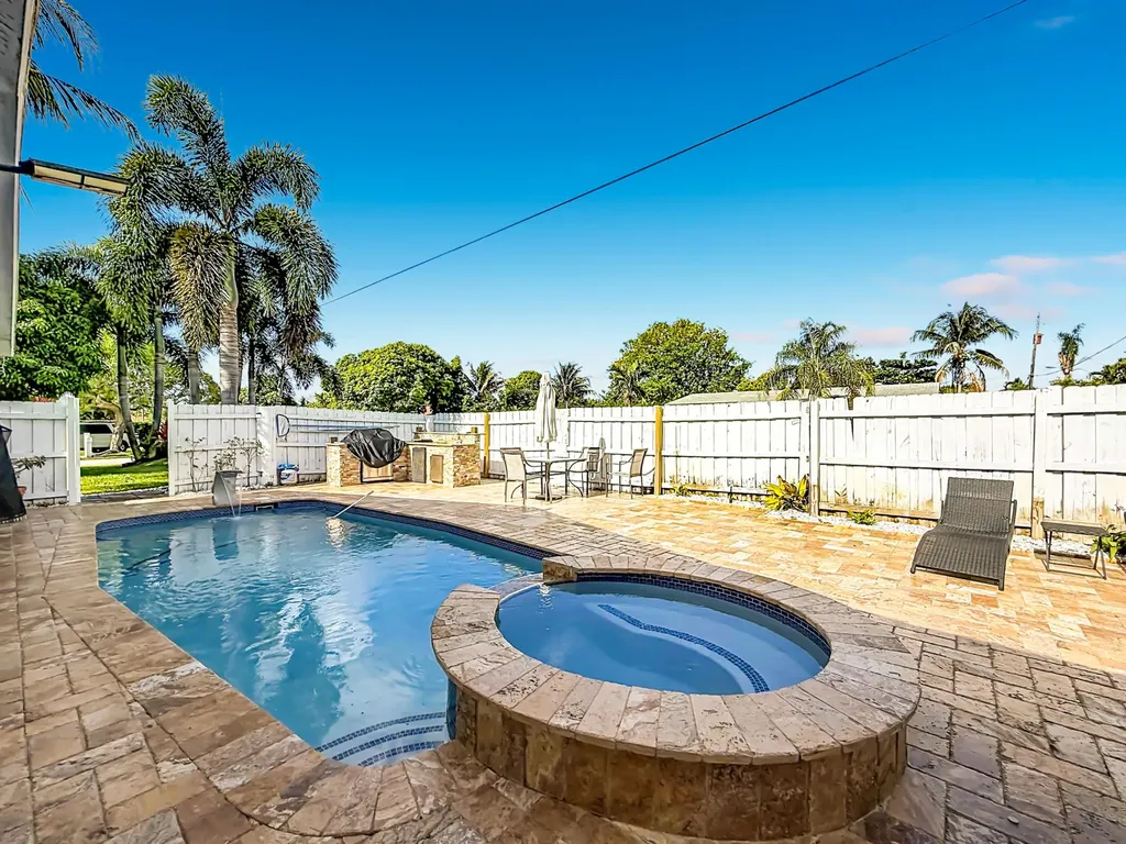 3119 Indian Trail Lake Worth FL 33462