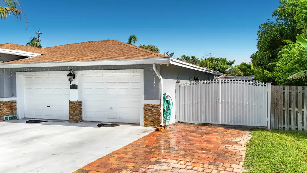 3119 Indian Trail Lake Worth FL 33462