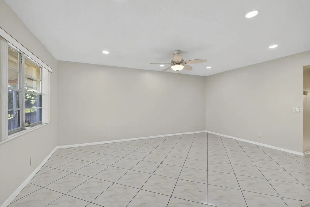 149 Hastings I West Palm Beach FL 33417