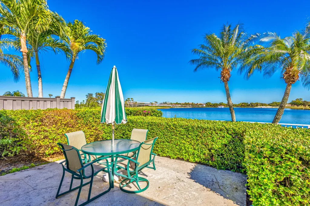 919 Augusta Pointe Drive Palm Beach Gardens FL 33418