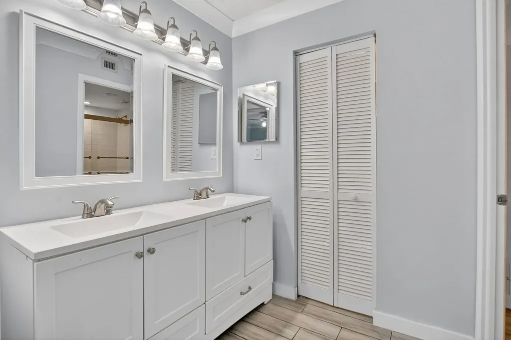 8 Royal Palm Way Boca Raton FL 33432