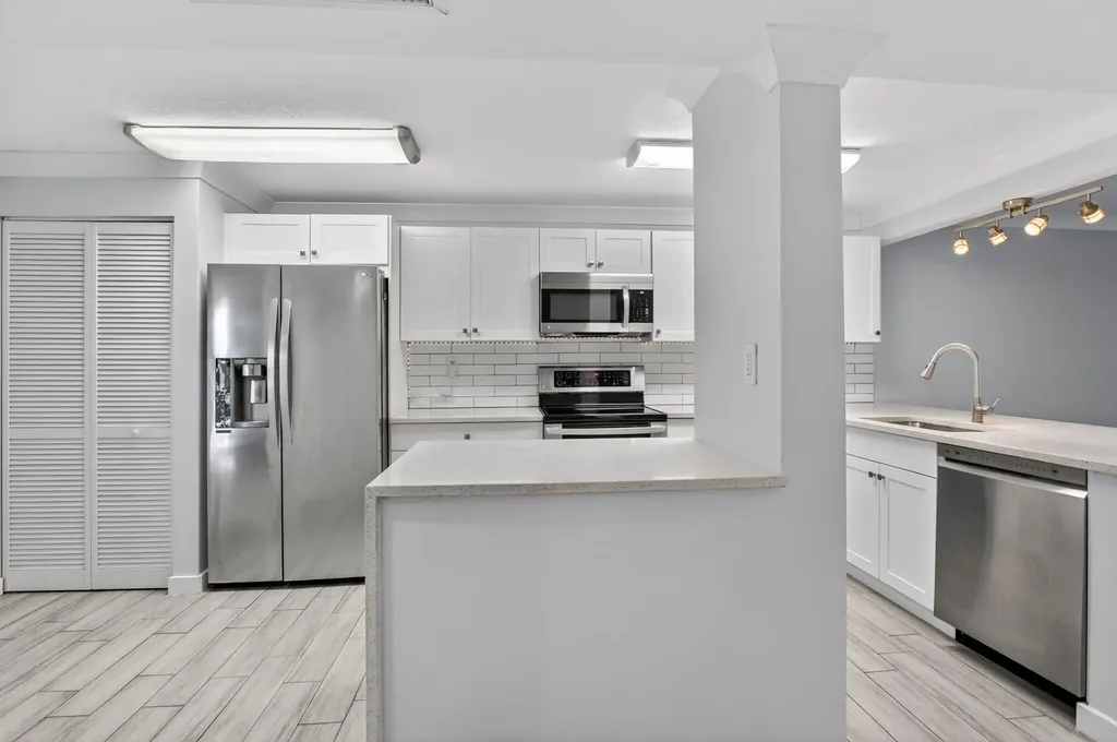 8 Royal Palm Way Boca Raton FL 33432