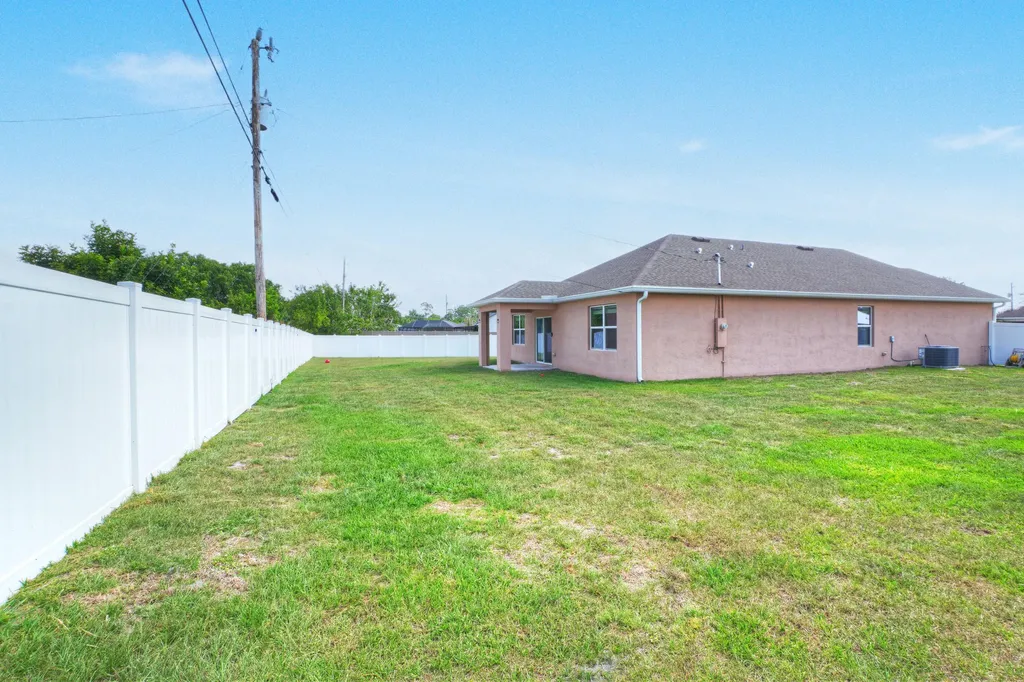557 SW Columbus Drive Port St Lucie FL 34953