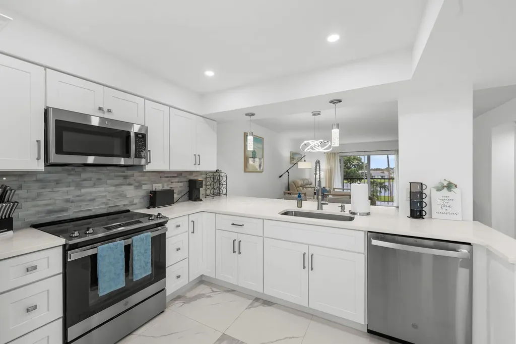 6936 Huntington Lane Delray Beach FL 33446