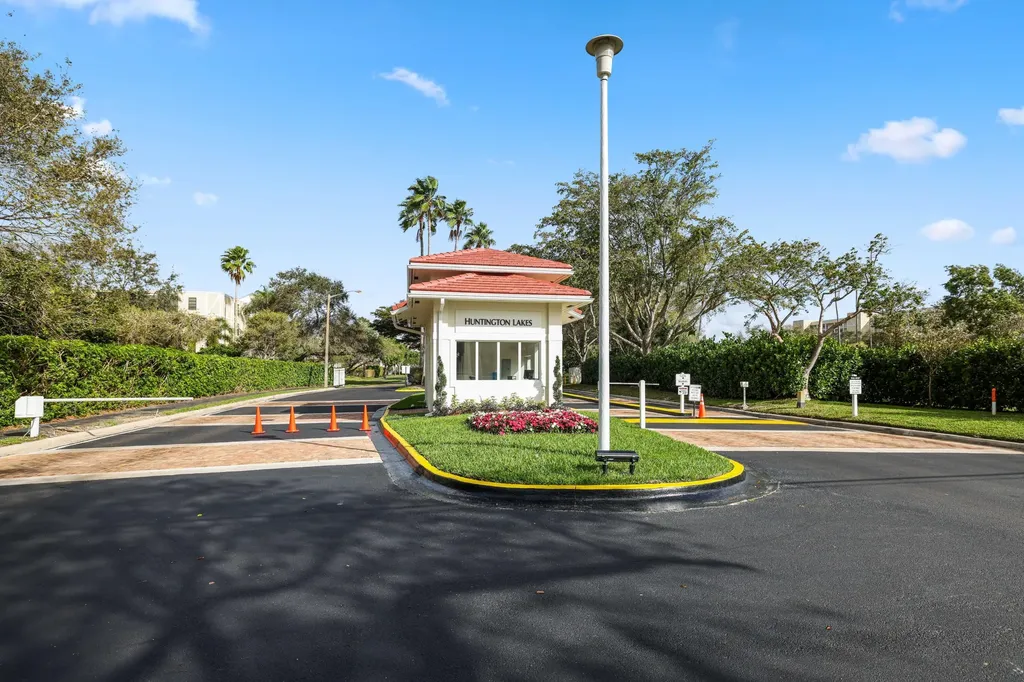 6936 Huntington Lane Delray Beach FL 33446