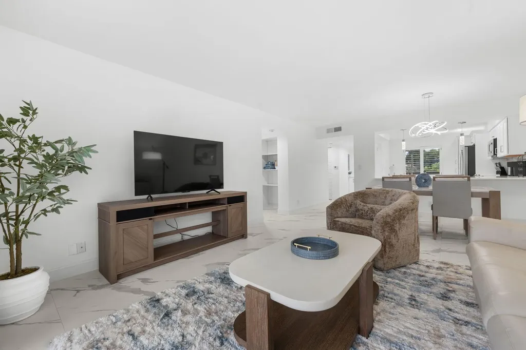 6936 Huntington Lane Delray Beach FL 33446