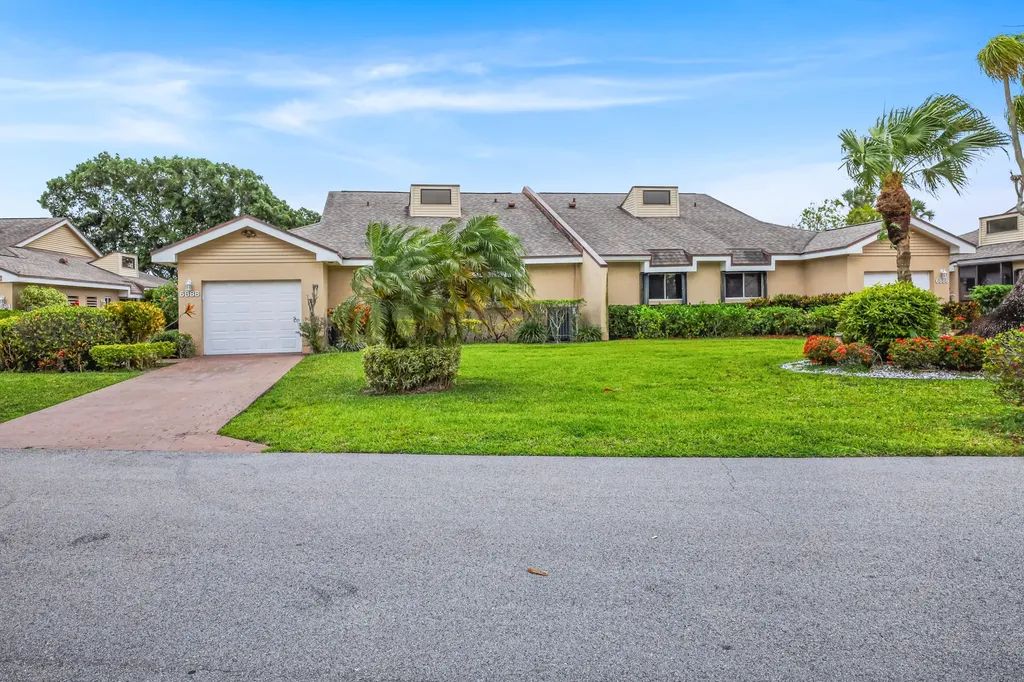 6888 Fountains Circle Lake Worth FL 33467