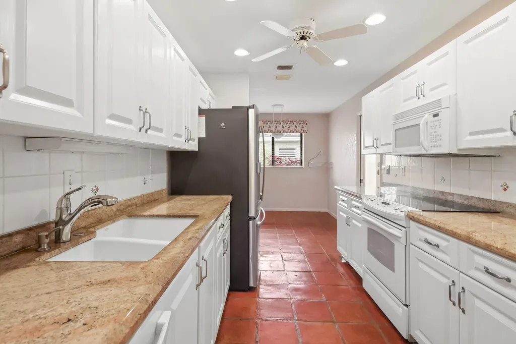 6888 Fountains Circle Lake Worth FL 33467