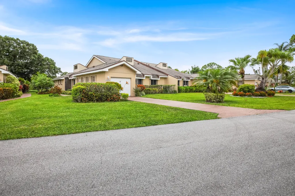 6888 Fountains Circle Lake Worth FL 33467