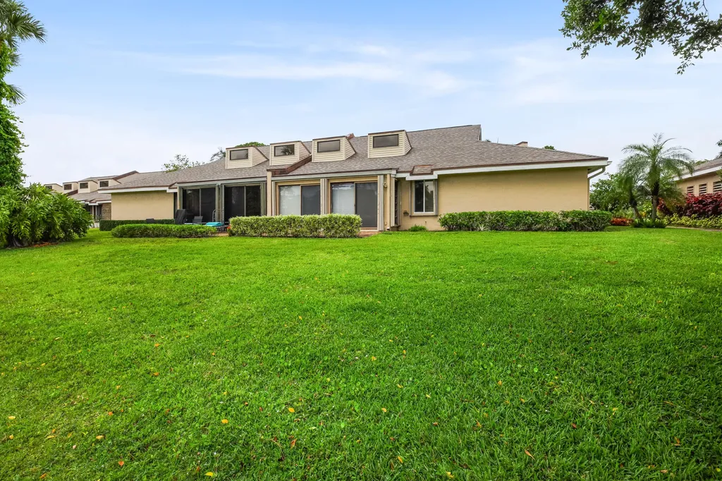 6888 Fountains Circle Lake Worth FL 33467
