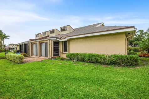 6888 Fountains Circle Lake Worth FL 33467