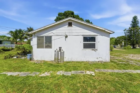 1129 NW 105th Street Miami FL 33150
