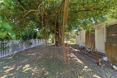1129 NW 105th Street Miami FL 33150