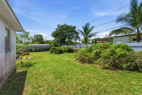 1129 NW 105th Street Miami FL 33150