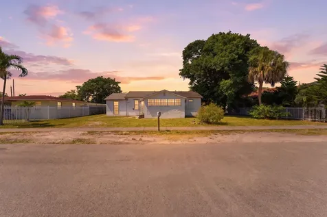 1129 NW 105th Street Miami FL 33150