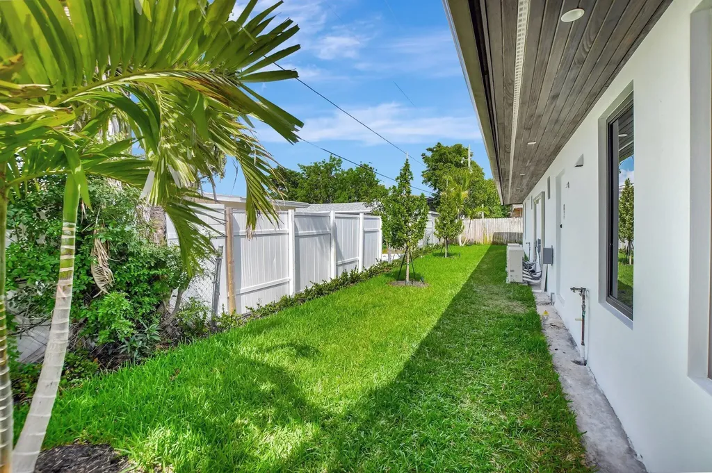 1361 SE 4th Street Deerfield Beach FL 33441