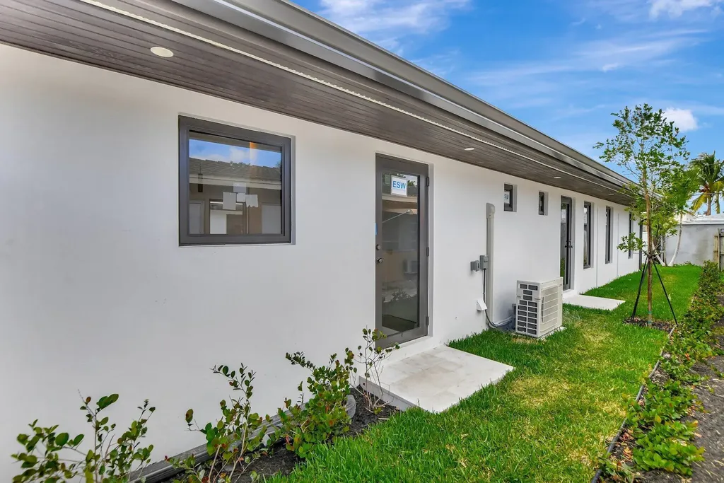 1361 SE 4th Street Deerfield Beach FL 33441